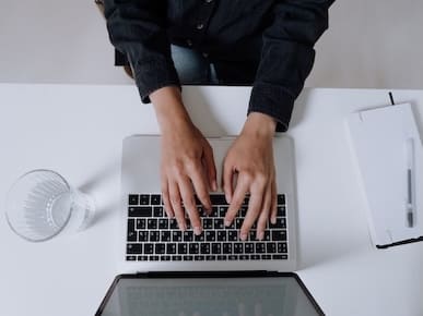 A picture of a Macbook Pro.